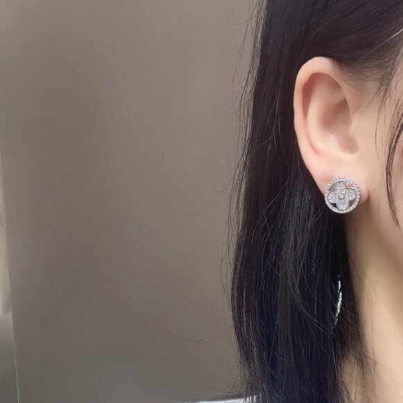 ✨✨Louis Vuitton earrings - Picture 3 of 6